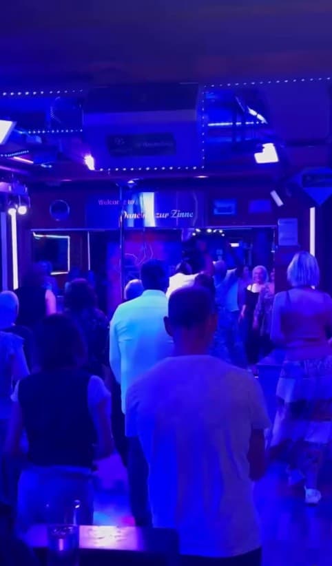 Live-Band auf der Bühne