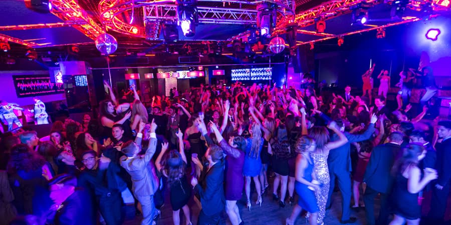 Volle Tanzfläche im Dancing zur Zinne in Sargans